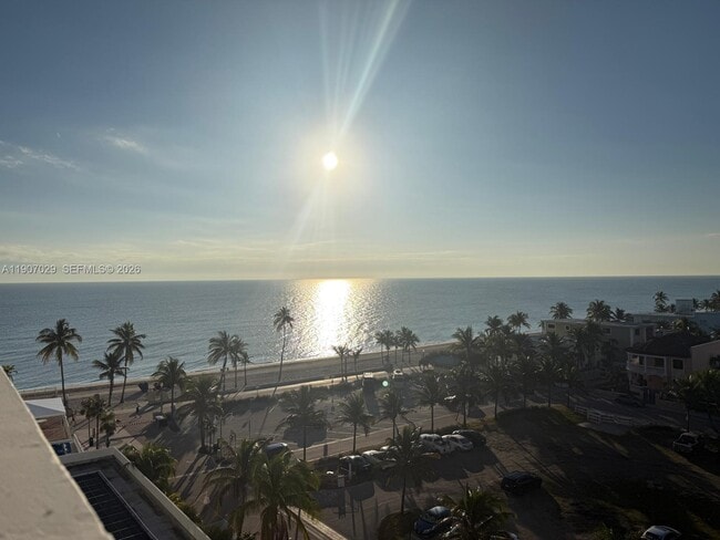 Building Photo - 3111 N Ocean Dr