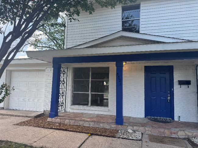 Building Photo - 3521 Byrd Dr