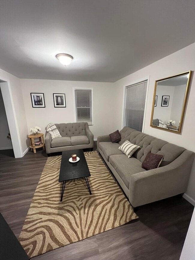 Building Photo - 17 Heather St