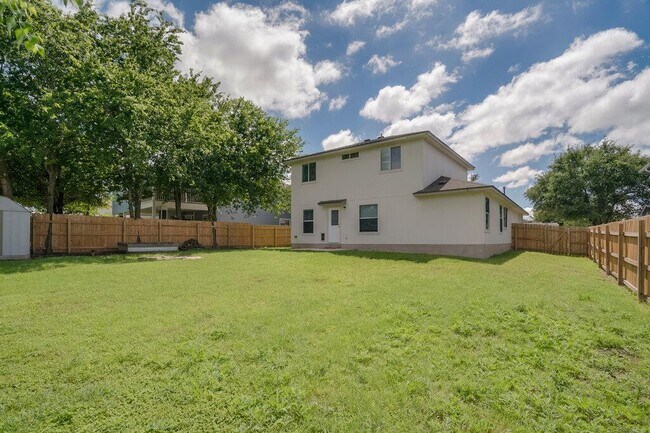 Building Photo - 918 Estate Dr