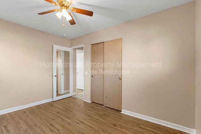 Building Photo - 560 Falcon Dr