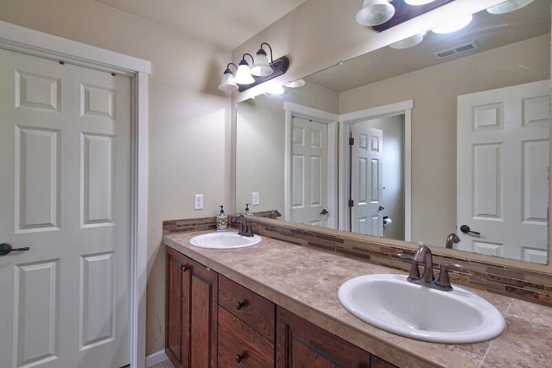 Building Photo - 17536 SW Parkway Ct