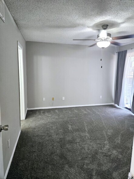 Building Photo - 3406 Country Club Dr W