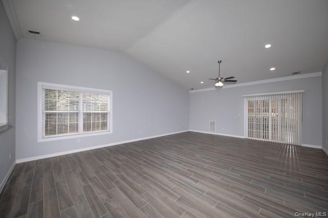 Building Photo - 109 Village Green Dr