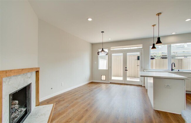 Building Photo - 5839 Sugar Hill Dr