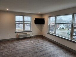 Building Photo - 522 Bridge St