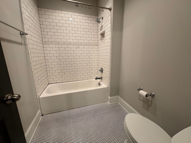 Building Photo - Available to Show