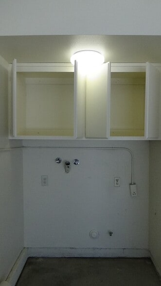 Building Photo - 704 Summerwood Ln