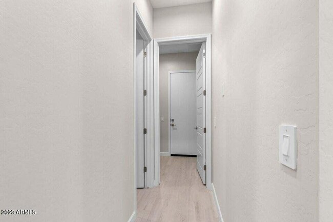 Building Photo - 4815 E Village Dr
