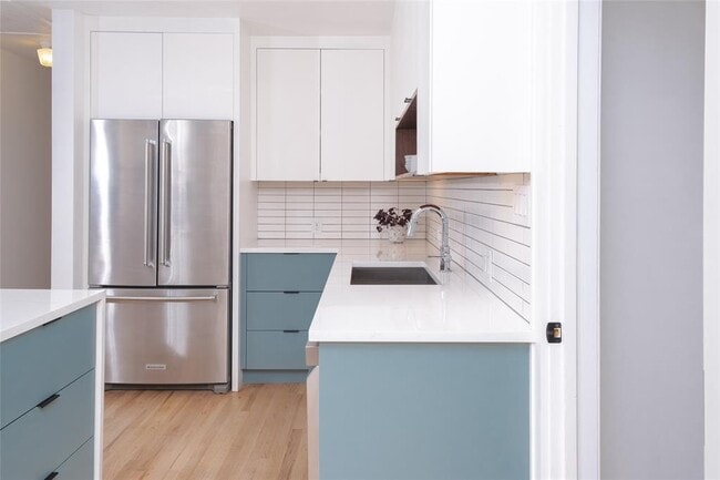 Building Photo - 2211 1/2 Pasadena Dr