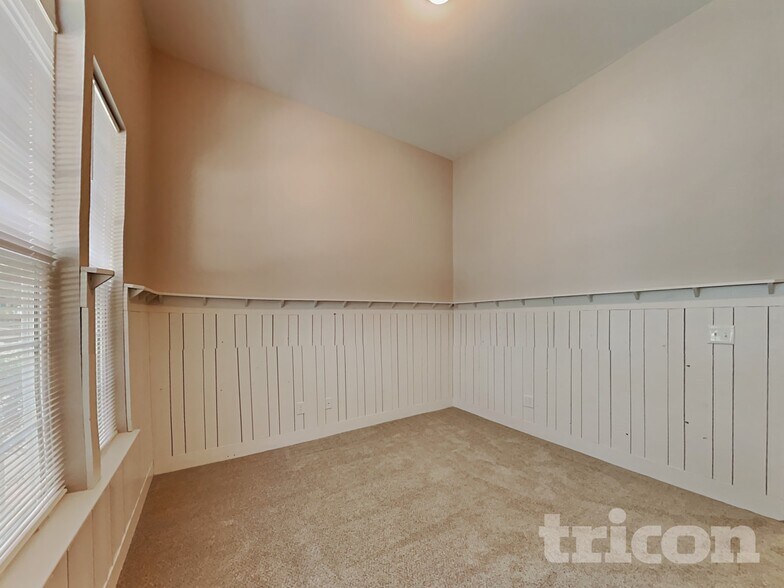 Building Photo - 15609 Carrington Ridge Dr