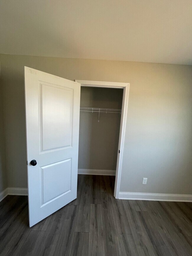 Building Photo - 1054 Brownstone Ln