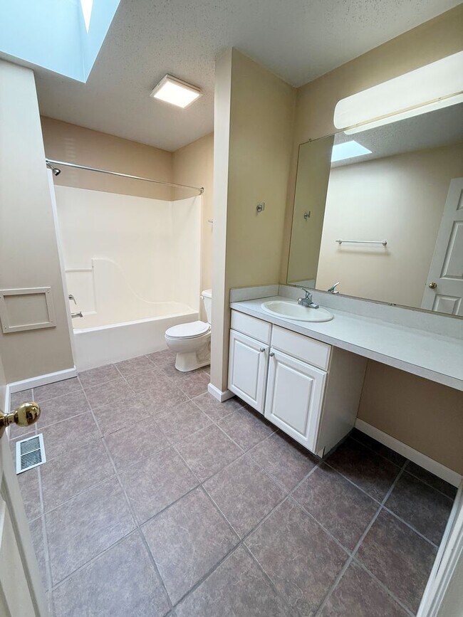 Building Photo - Contemporary Condo with River Views in Historic Marietta!