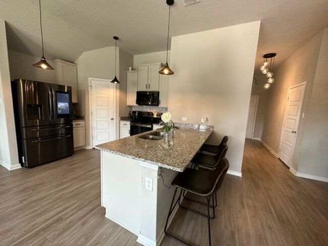 Building Photo - Move in soon! Beautiful  3 bedroom 2 bath near Lackland AFB