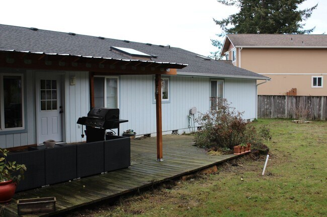 Building Photo - Beautiful 3 Bedroom  Home FOR RENT in Great Community of Steilacoom!!