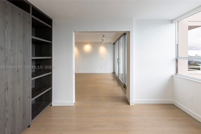 Building Photo - 11 11th St