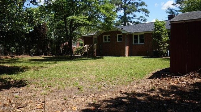 Building Photo - 705 N Grace Ave
