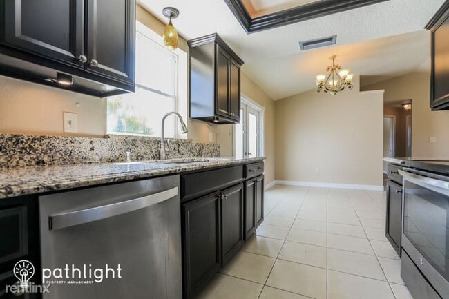 Building Photo - 3 br, 2 bath House - 27051 Curitiba Dr UNIT