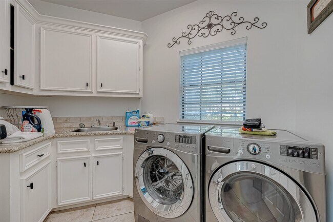 Building Photo - 8006 Devlin Dr