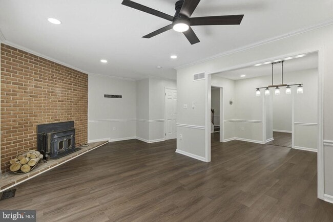 Building Photo - 910 Candlelight Ct