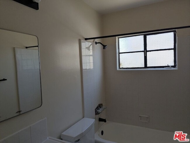 Building Photo - 1365 Orange Grove Ave