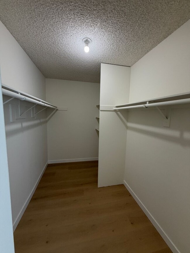 Building Photo - 24802 Sherwood Way