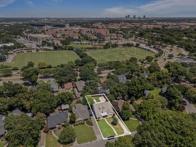 Building Photo - TCU-3518 Westcliff Rd