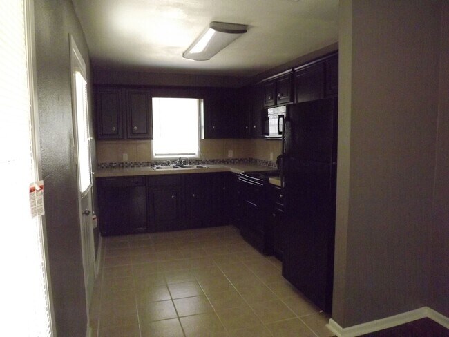 Building Photo - Pre Leasing for fall 2026! 4/2 by Greek circle!