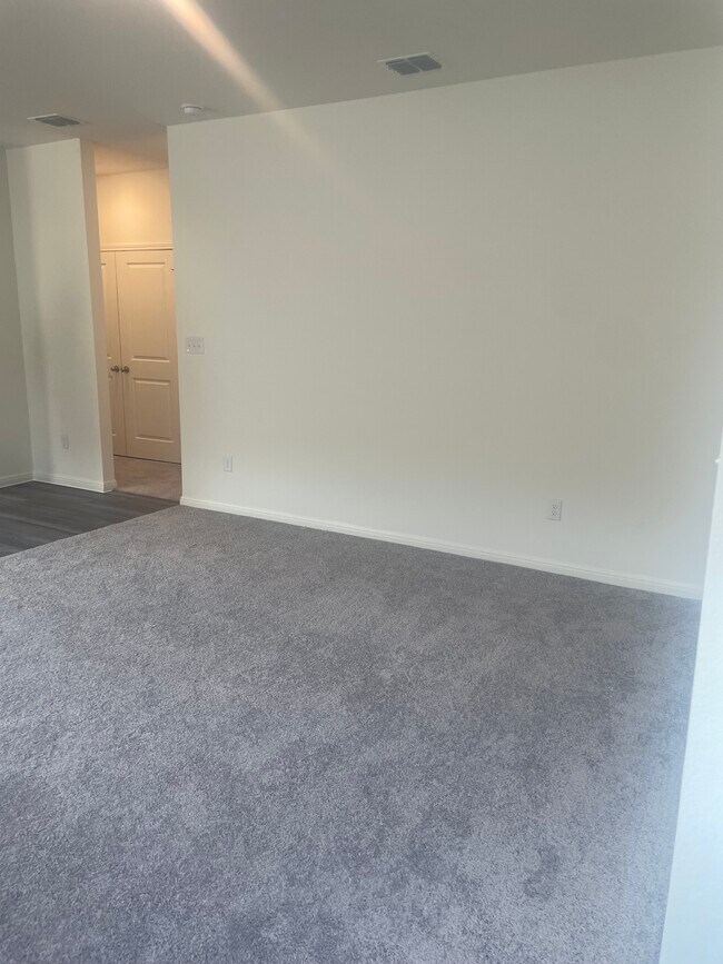 Building Photo - 617 Alterra Way