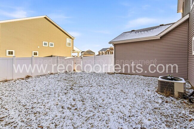 Building Photo - 8276 Sonata Pl