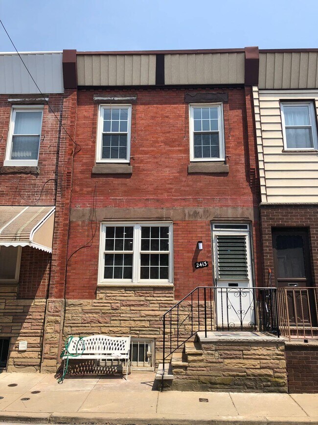 Building Photo - 2413 S Rosewood St