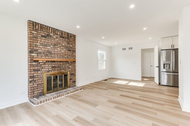 Building Photo - 1225 Radcliffe Rd