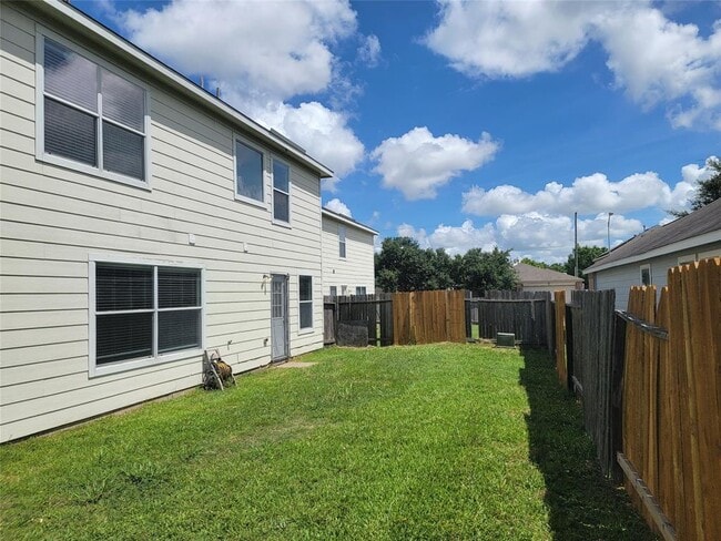 Building Photo - 2410 Lakecrest Village Ct