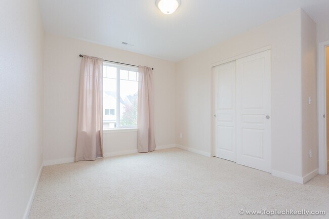 Building Photo - Lovely 4 BD* 2.5 BA* Single Family Home Located Near Quatama MAX Station, Tanasbourne Mall & Orenco!