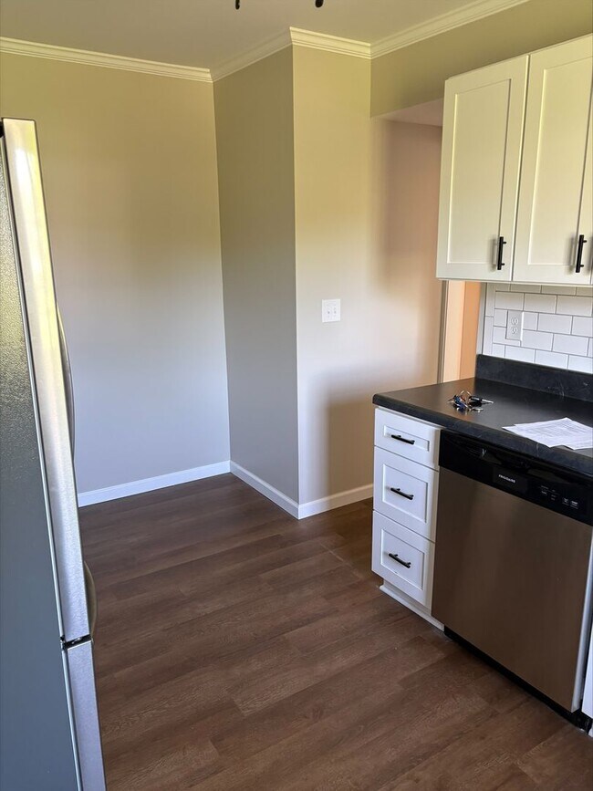 Building Photo - 2117 Sherwood Rd