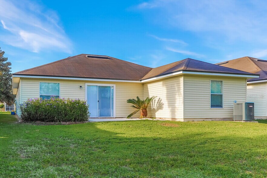 Building Photo - 2391 Creekfront Dr