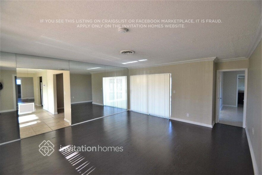 Building Photo - 1501 N 46th Ave