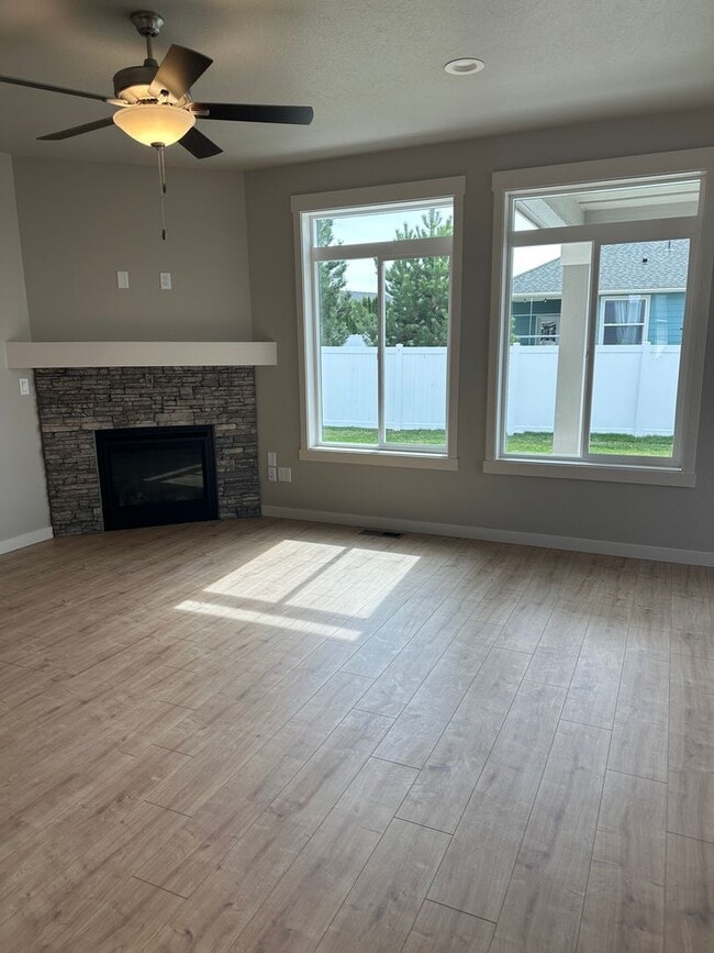 Building Photo - Alderbrook Homes, New Construction, XL Home for Rent!