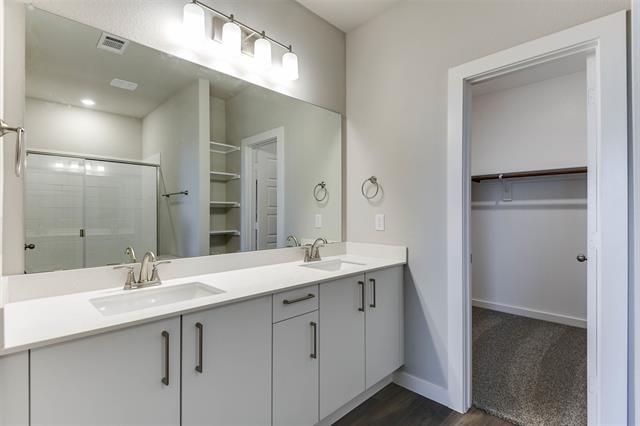Building Photo - 617 Blackland dr