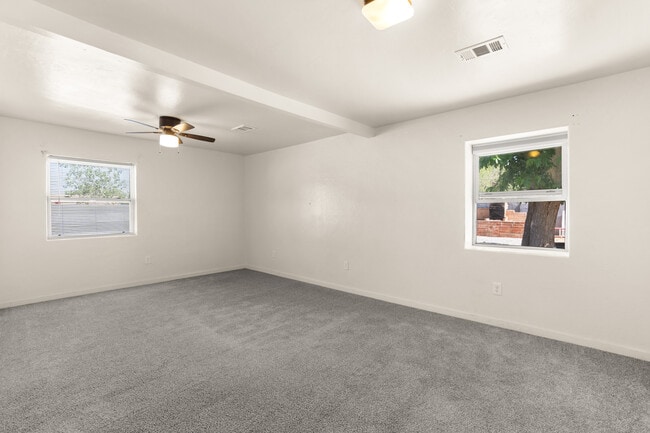 Building Photo - 2107 Valley Rd SW