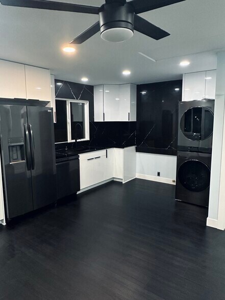 Building Photo - 4068 Armstrong St