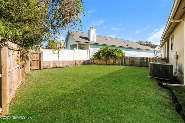 Building Photo - 2532 Townsquare Dr