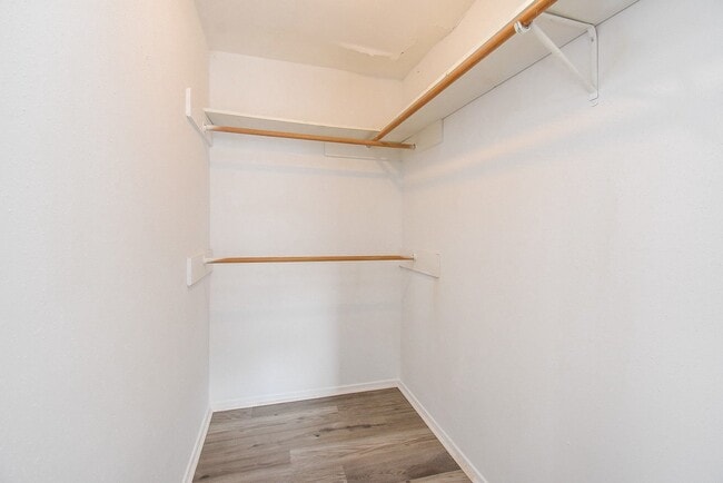 Building Photo - 16330 Meadowbrook Farm Rd