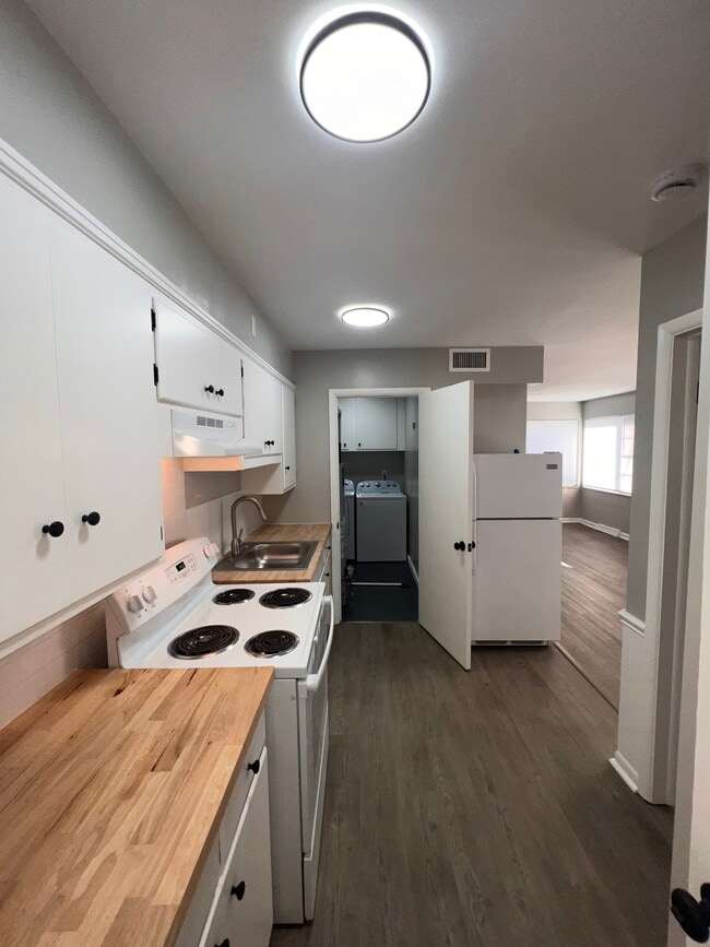 Kitchen A - Cypress West Fairlawn Apartments