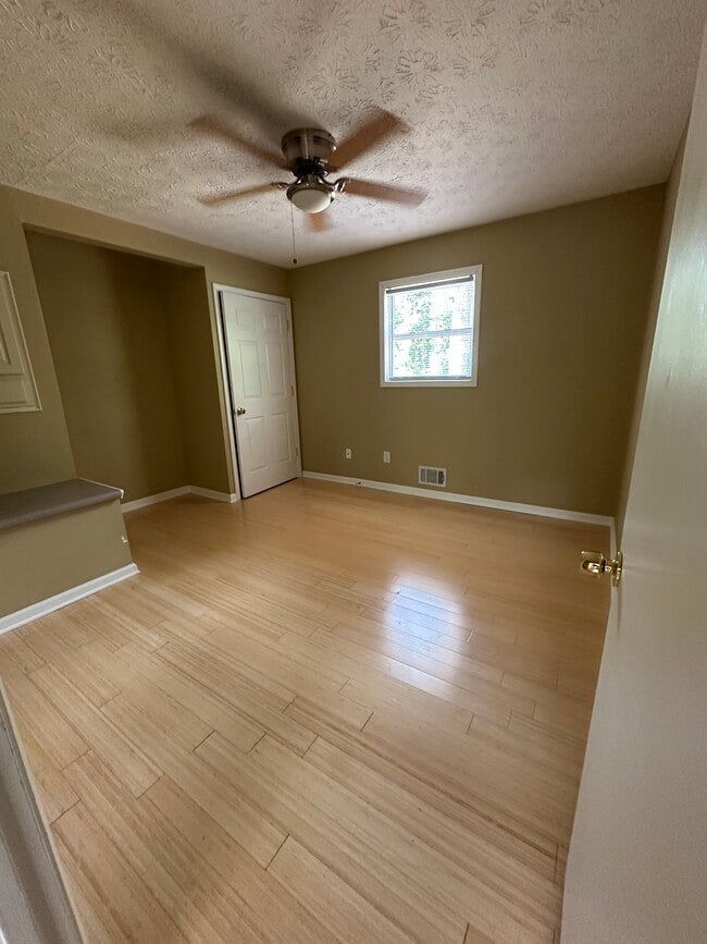 Building Photo - 1733 Christie Dr