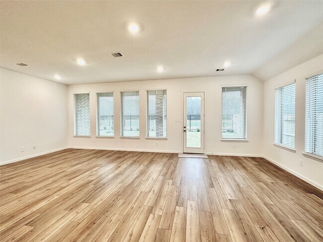Building Photo - 18330 Tiger Flowers Dr