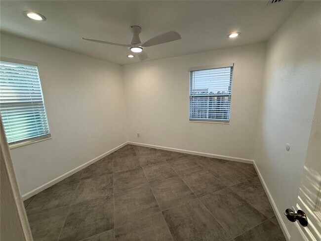 Building Photo - 15573 Bedford Cir E