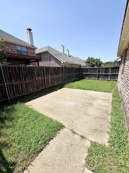 Building Photo - 705 Rembrandt Ct