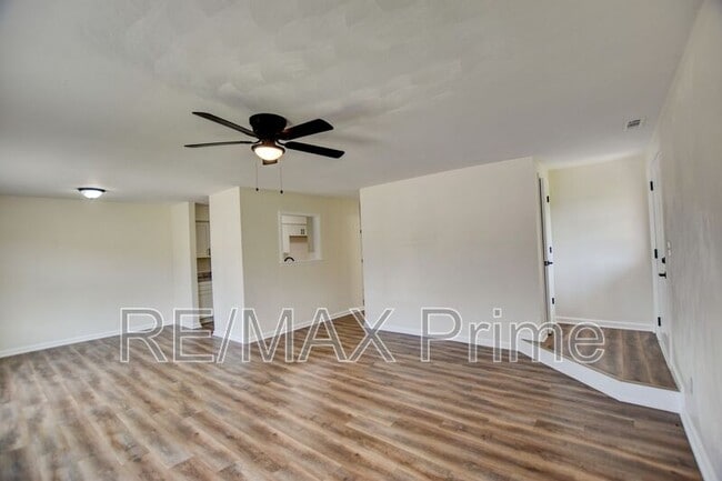 Building Photo - 3900 Raintree Ct