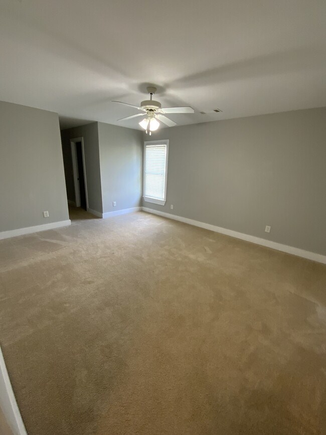 Building Photo - 1641 Carriage Ridge Dr